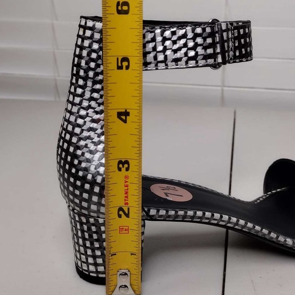 Vince Rita Checkered Sz 7.5 Leather Minimalist Contemporary Ankle Strap Sandals - Picture 10 of 16